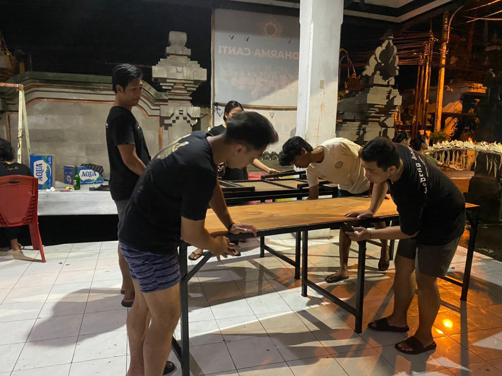 Kegiatan Persiapan Warung Mini ST. Dharma Chanti Br. Dukuh Melaksanakan Giat Gotong Royong