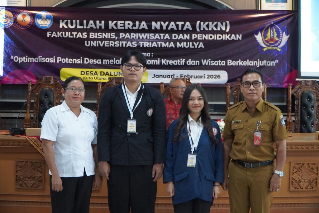 Laksanakan Tri Dharma Perguruan Tinggi, Universitas Triatma Mulya Serahkan Secara Simbolis Mahasiswa KKN di Desa Dalung