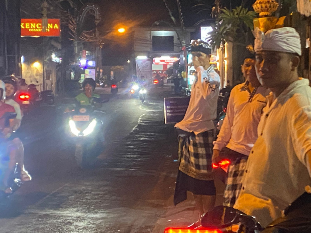 Pecalang Ikut Ambil Peran dalam Pengamanan Piodalan di Pura Pedamaran Banjar Dukuh