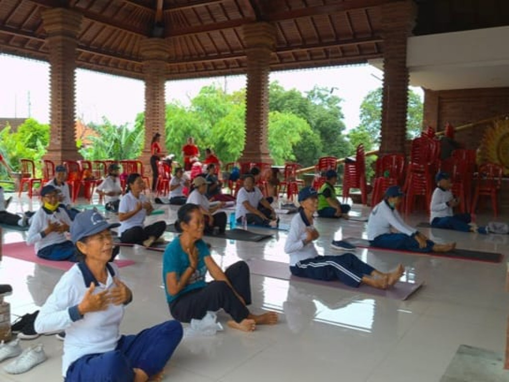 Posyandu Lansia Banjar Tegal Jaya Februari 2026 Jaga Semangat Lewat Yoga Ketawa