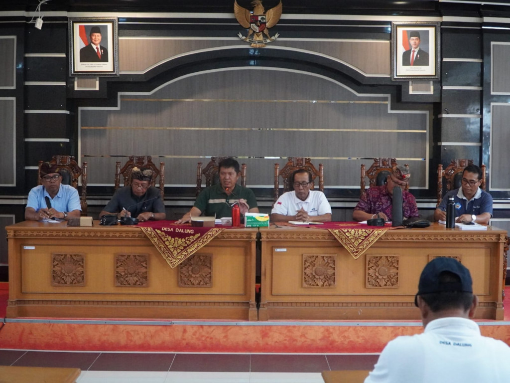 Rapat Koordinasi Pengelolaan Sampah Penguatan Sinergi Perangkat Desa dan Tokoh Adat di Desa Dalung