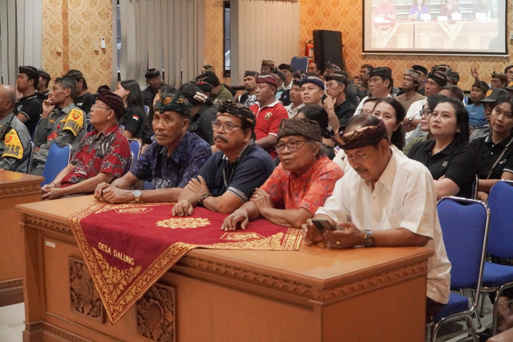 Semangat Kilas Balik 2025, Perbekel Dalung Hadir dan Beri Apresiasi Kepada TP.PKK Desa Dalung