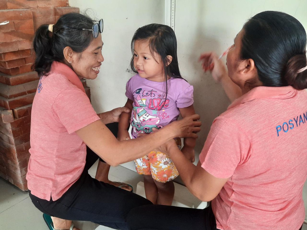 Senyum Ceria Anak-Anak Warnai Posyandu Balita Rutin di Banjar Pegending Dalung