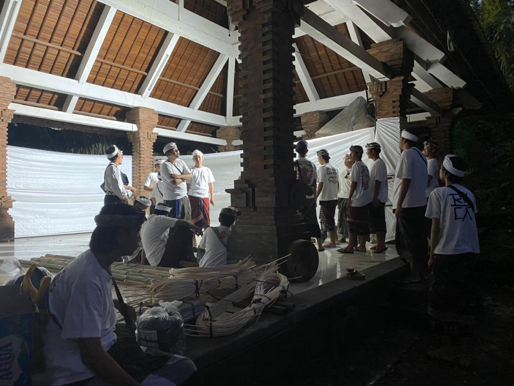 ST. Eka Dharma Satya Wacana Lakukan Persiapan Bahan-Bahan untuk Pembuatan Ogoh-Ogoh