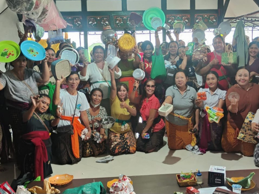 Tukar Kado Jadi Momen Kebersamaan PKK Banjar Dukuh Awali Tahun Baru 2026