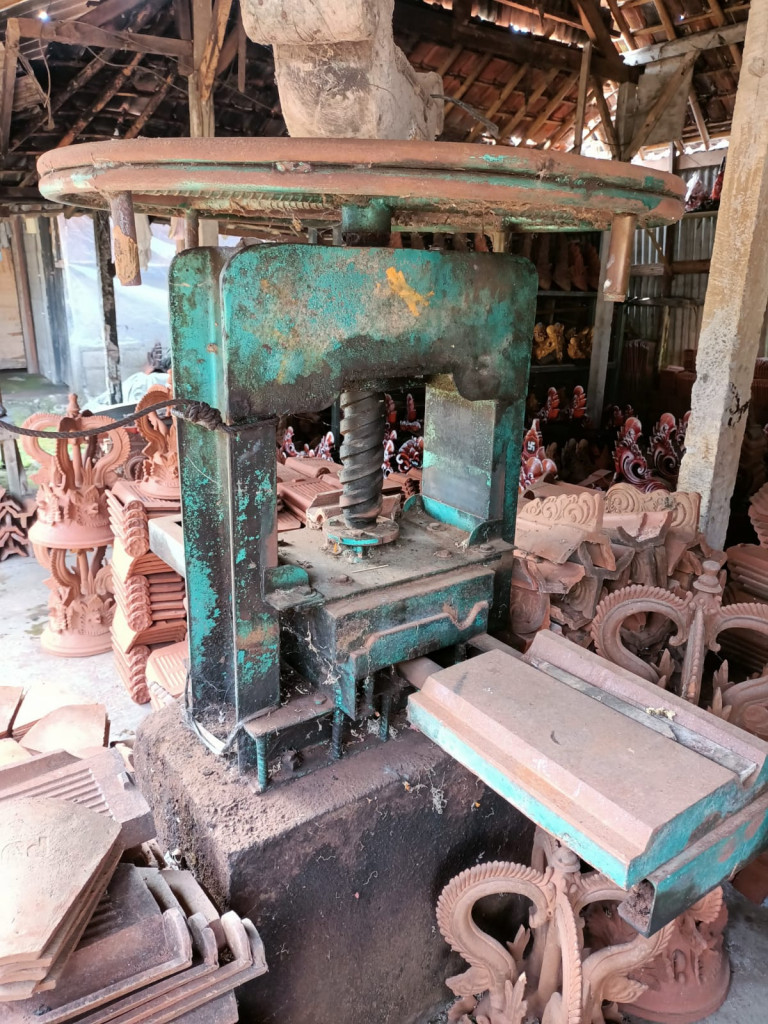 SINERGITAS PEMERINTAH DAN TP PKK DESA DARMASABA DALAM KEGIATAN POSYANDU LANSIA