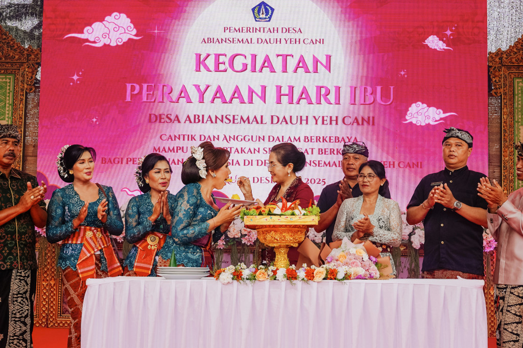 Semarak Perayaan Hari Ibu 2025: Anggun Berkebaya, Semangat Berkarya Bangun Desa Abiansemal Dauh Yeh Cani