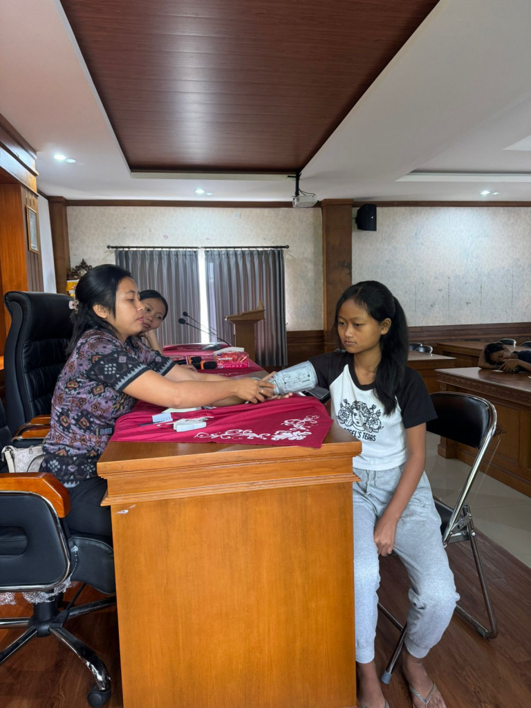 Pelaksanaan Kegiatan Posyandu Remaja bulan Oktober 2025 di Desa Kuwum