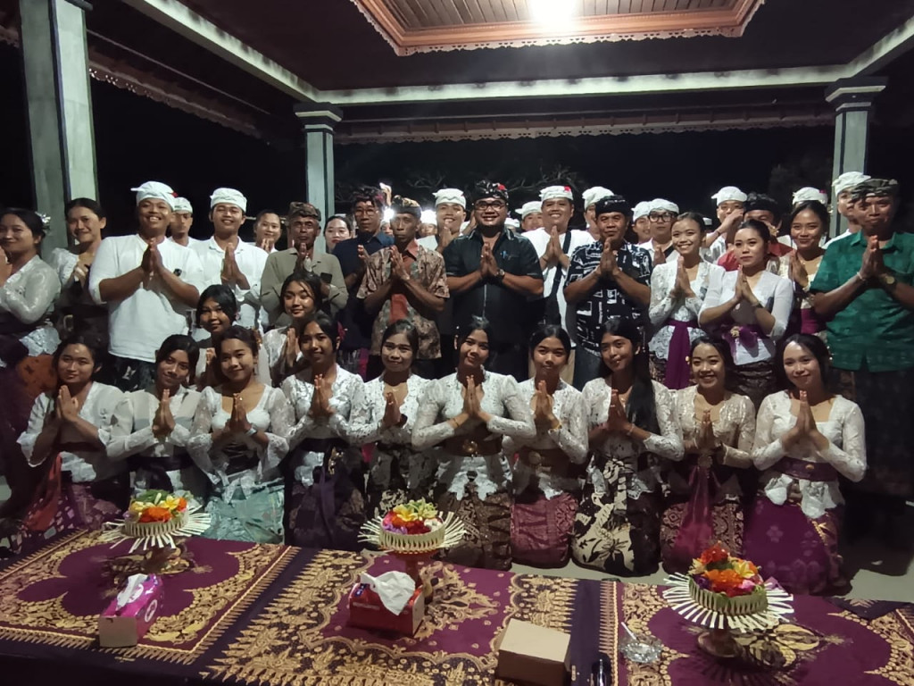 Perbekel Kuwum menghadiri HUT ST Cantika Loka Br.Dinas Balangan Kangin Desa Kuwum