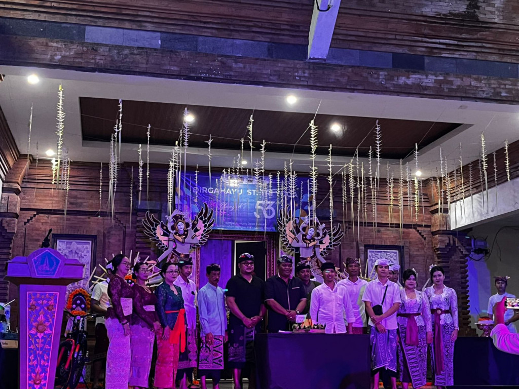 Perbekel Kuwum menghadiri acara HUT ST Tri Yoga Banjar Dinas Kuwum Desa Kuwum