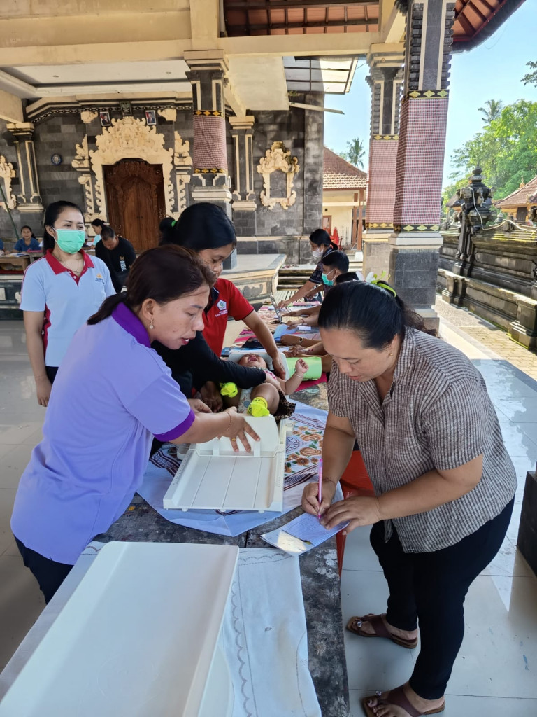 Pelaksanaan Kegiatan Posyandu Balita , Lansia dan BKB bulan November di Banjar Dinas Balangan Desa Kuwum