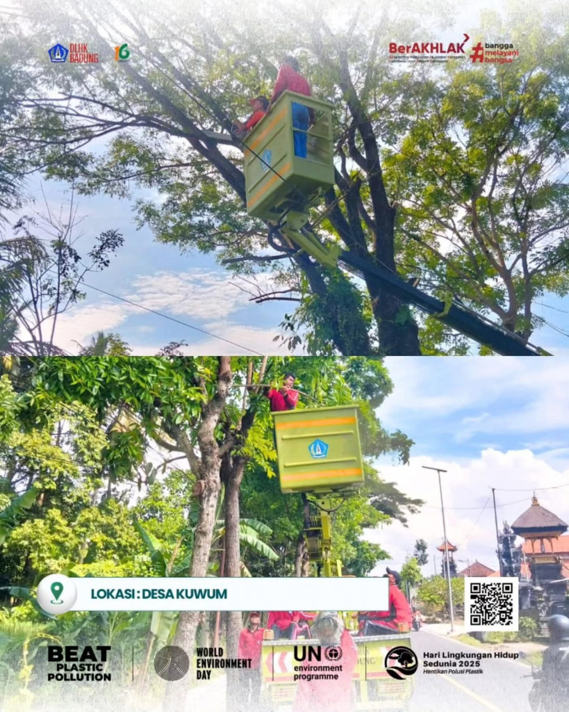 Perbekel Kuwum mendampingi Tim dari DLHK Badung melaksanakan kegiatan Kerja Bakti di Desa Kuwum