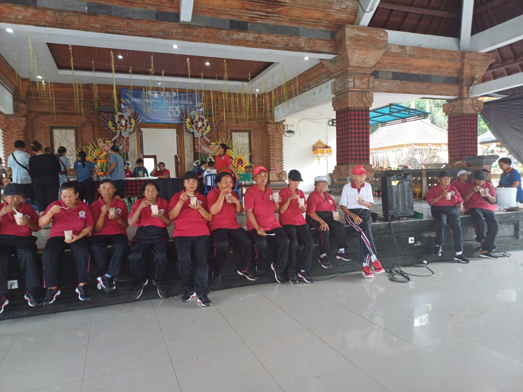 Pelaksanaan kegiatan Posyandu Balita, Lansia dan BKB bulan November di Banjar Dinas Kuwum Desa Kuwum