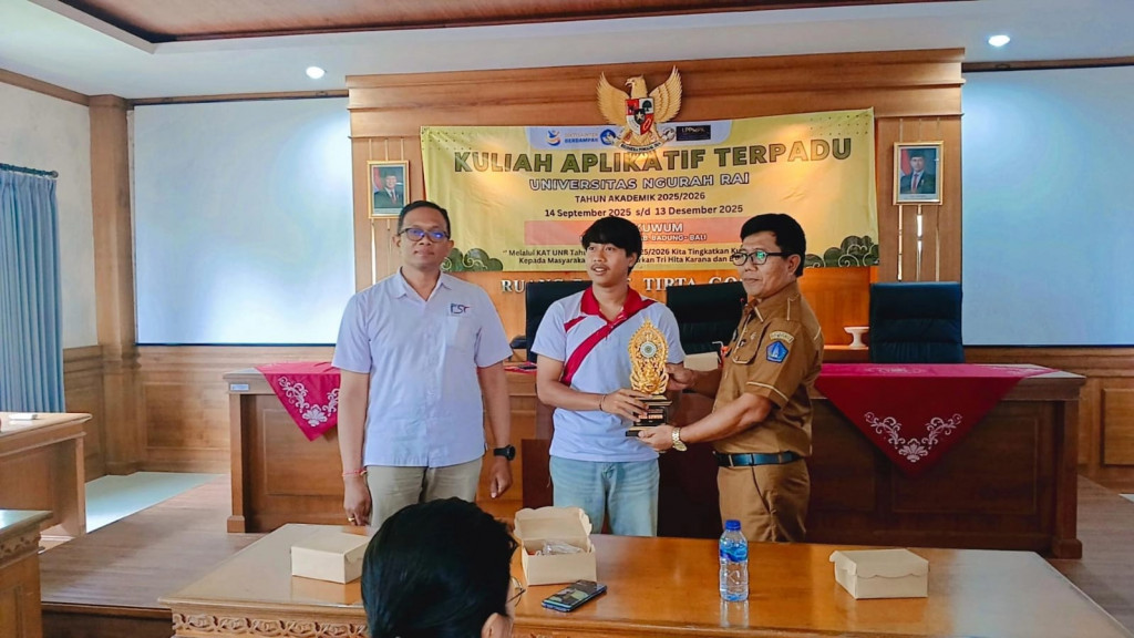 Penutupan Kuliah Aplikatif Terpadu Universitas Ngurah Rai di Desa Kuwum