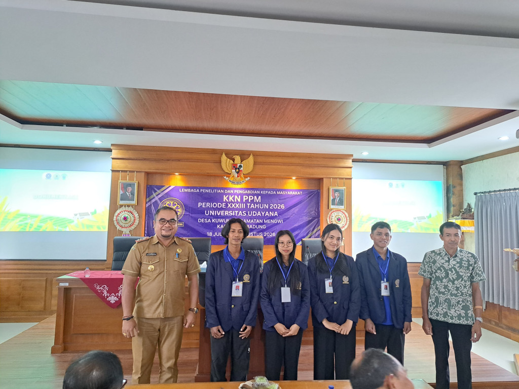 Perbekel Kuwum sambut hangat Mahasiswa KKN Universitas Udayana Periode XXXIII Tahun 2026 di Desa Kuwum