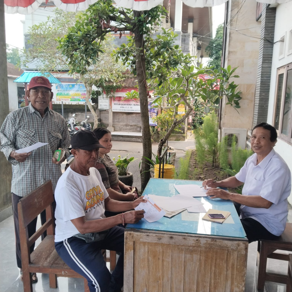 Penyaluran BLT Dana Desa di Desa Mambal