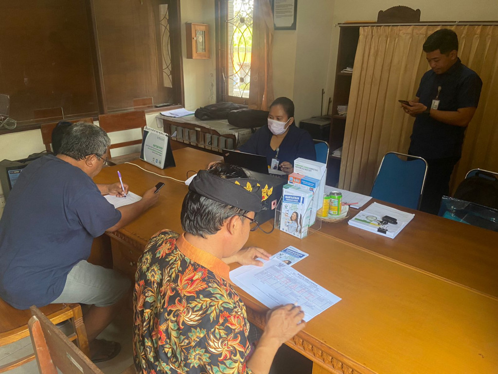 Pelayanan BPJS Keliling di Desa Mambal