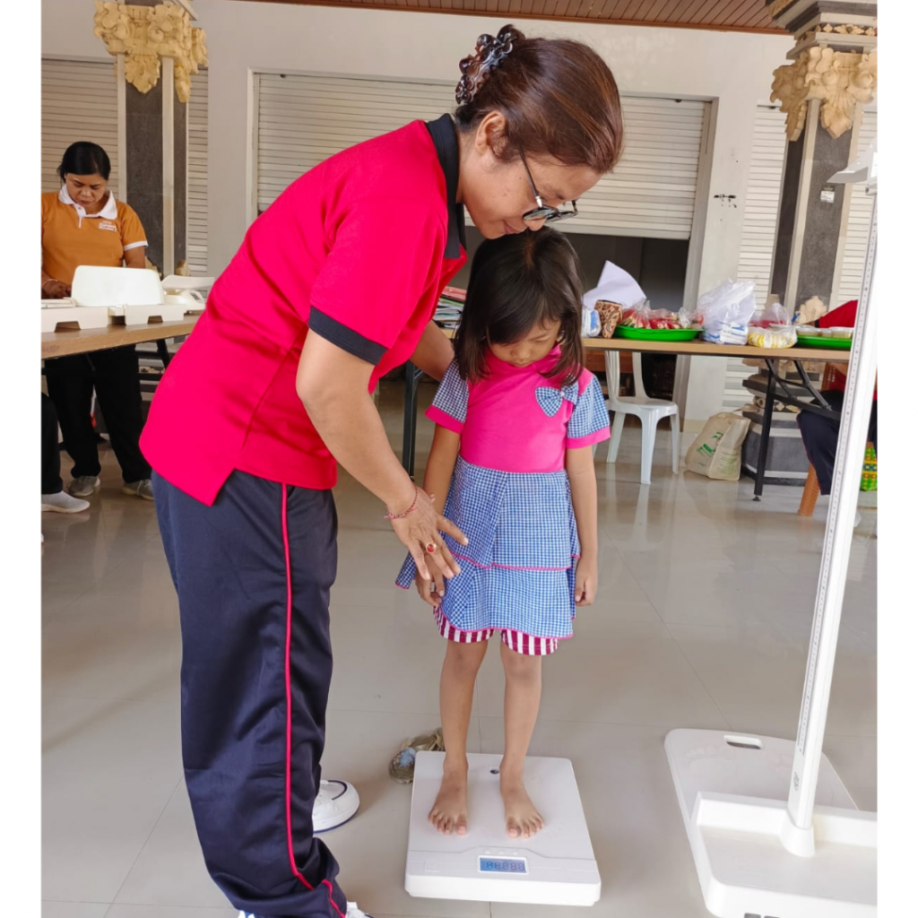 Pelaksanaan Posyandu Balita di Desa Mambal