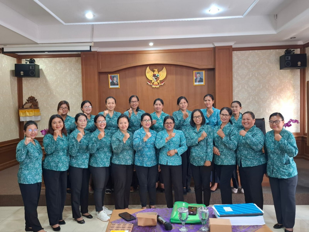 Pembinaan Tim Penggerak PKK Desa Mambal