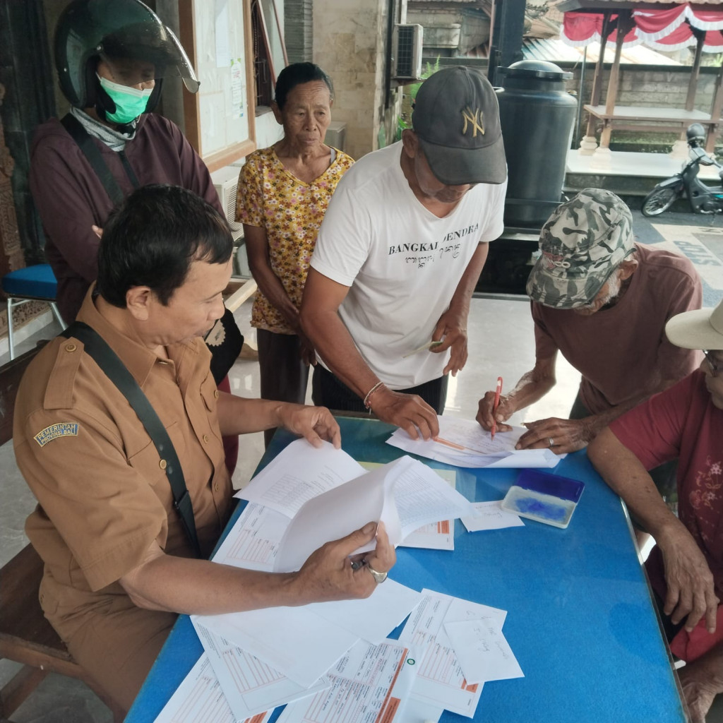 Penyaluran BLT Dana Desa di Desa Mambal