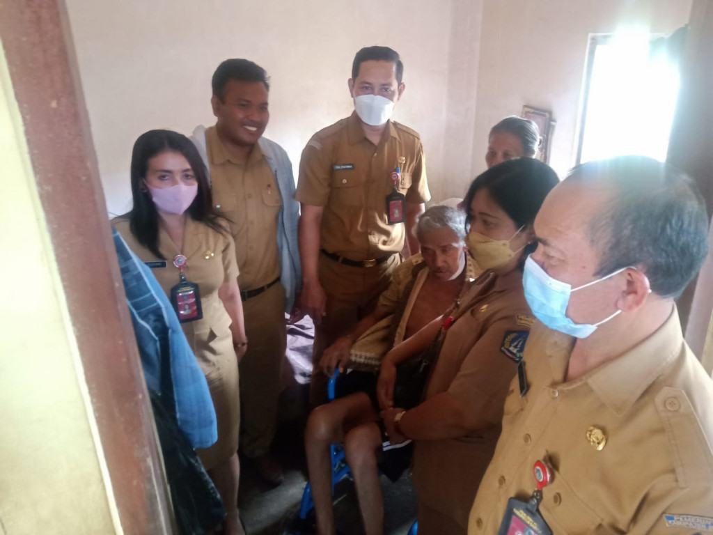 Penyerahan Bantuan Kursi Roda oleh Dinas Sosial Kabupaten Badung