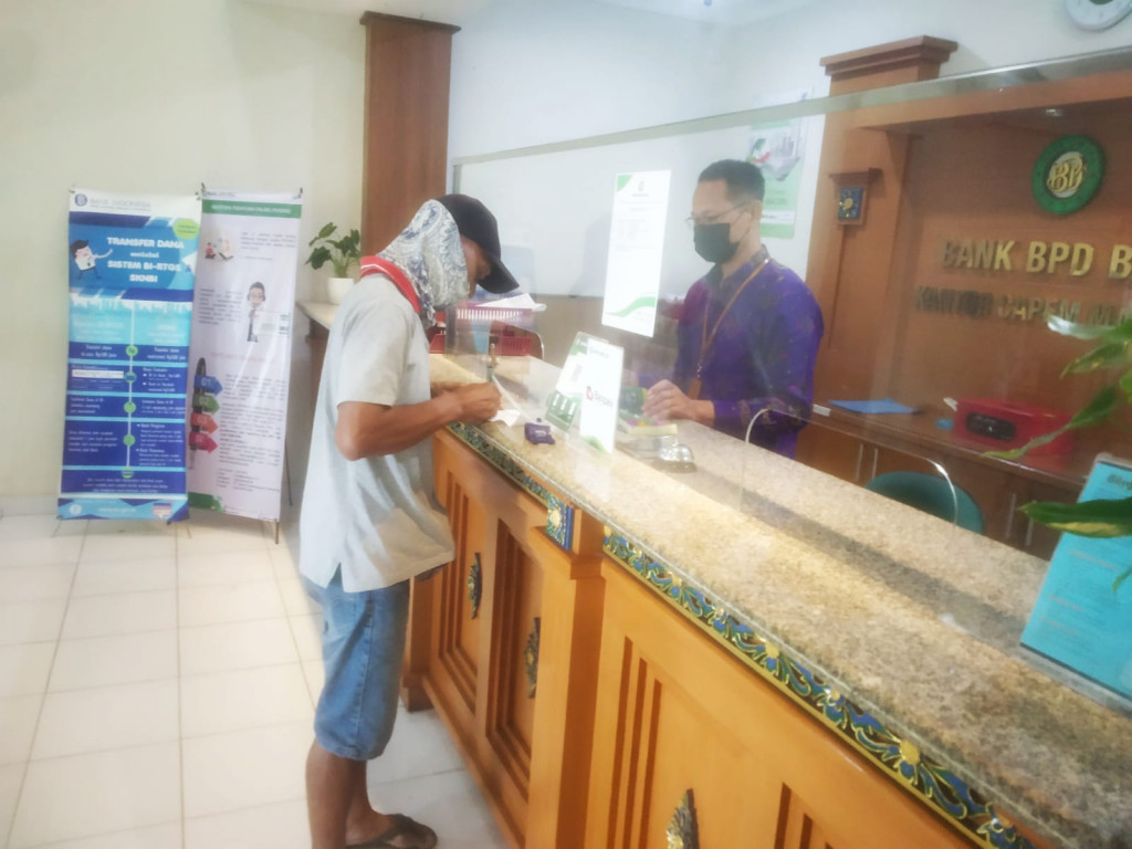 Pencairan BLT Dana Desa Tahap 11 Desa Mambal