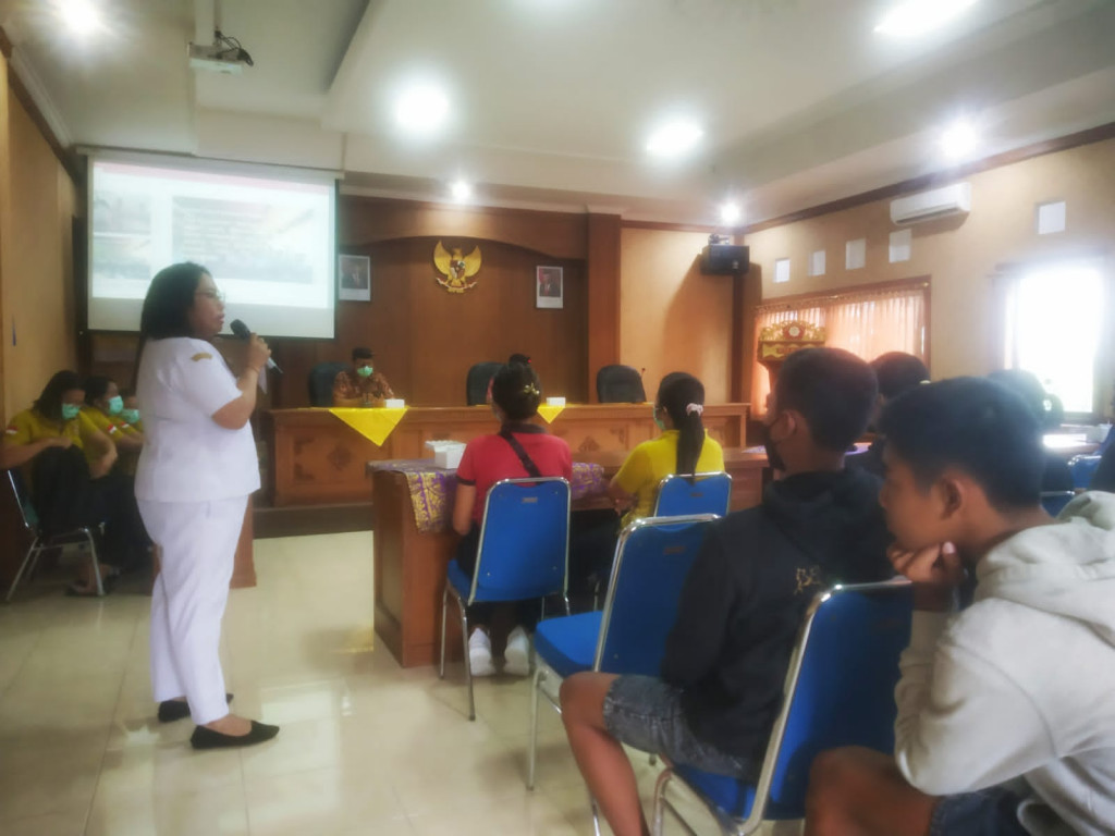 Pembentukan Posyandu Remaja di Desa Mambal