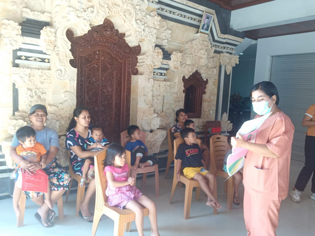 Dilaksanakan kegiatan Posyandu Balita serta Penyuluhan dan Kunjungan kepada ibu hamil