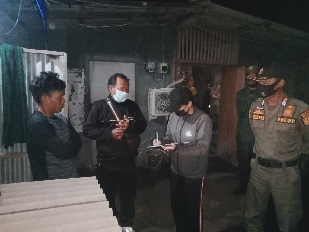 Pendataan Penduduk Non Permanen di Desa Mambal