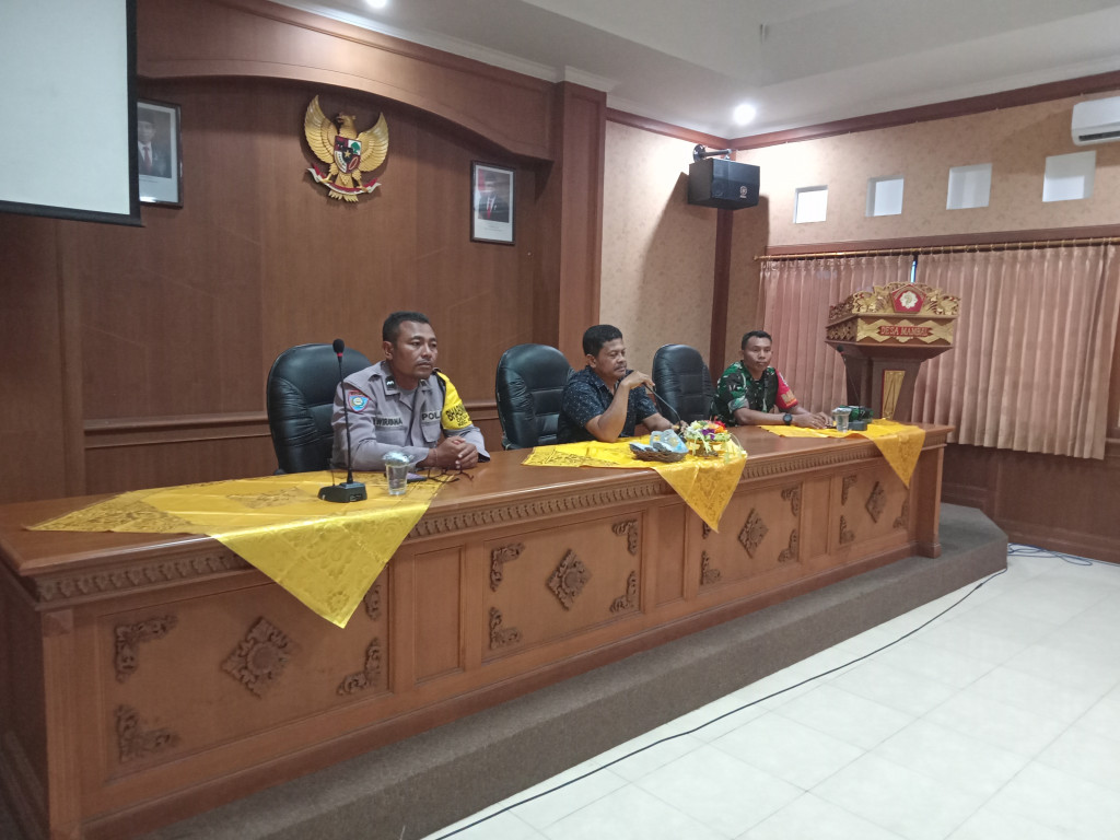 Penjagaan Malam Tahun Baru di Desa Mambal