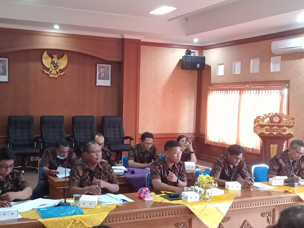 Sidang pembahasan rancangan perubahan peraturan desa mambal tentang APBDes tahun 2023