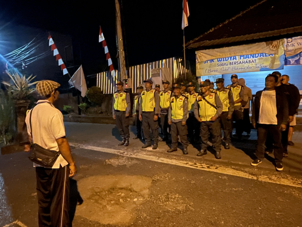 Linmas Desa Mambal laksanakan Patroli rutin