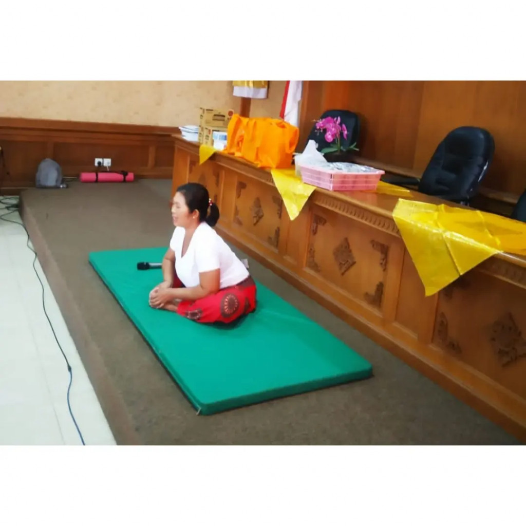 Kegiatan Kelas Ibu Hamil dan Penyerahan PMT di Desa Mambal