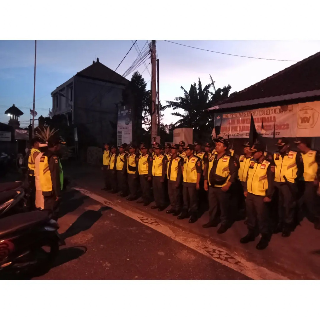 Penjagaan Malam Tahun Baru di Desa Mambal