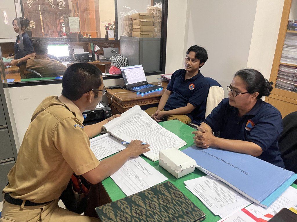 Pembinaan Administrasi Pemerintahan Desa di Desa Mambal