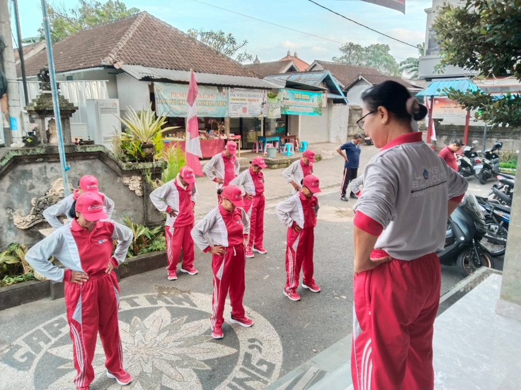Karang Lansia Desa Mambal laksanakan kegiatan senam sehat