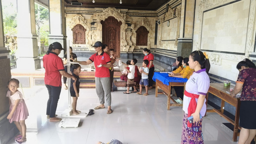 Kegiatan Posyandu Balita di Desa Mambal