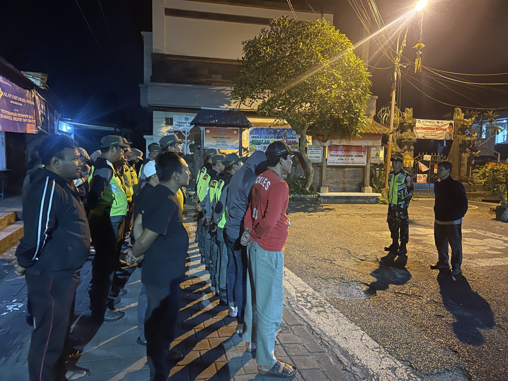 Patroli Linmas Desa Mambal, tingkatkan Kamtibmas Desa Mambal