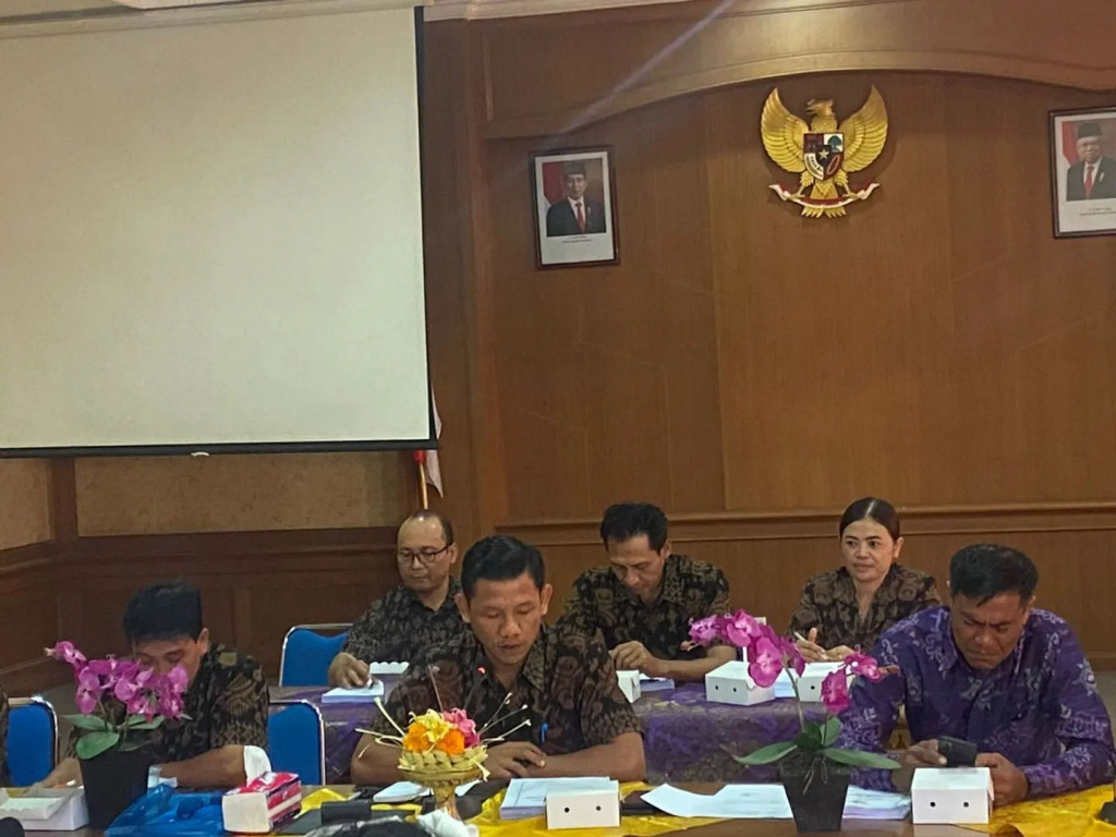 Pelaksanaan Sidang Paripurna penetapan APBDes Perubahan di Desa Mambal