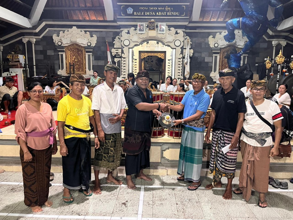 Penyerahan dan Perbaikan Gambelan Serta Sosialisasi Sekaa di Desa Adat Bindu