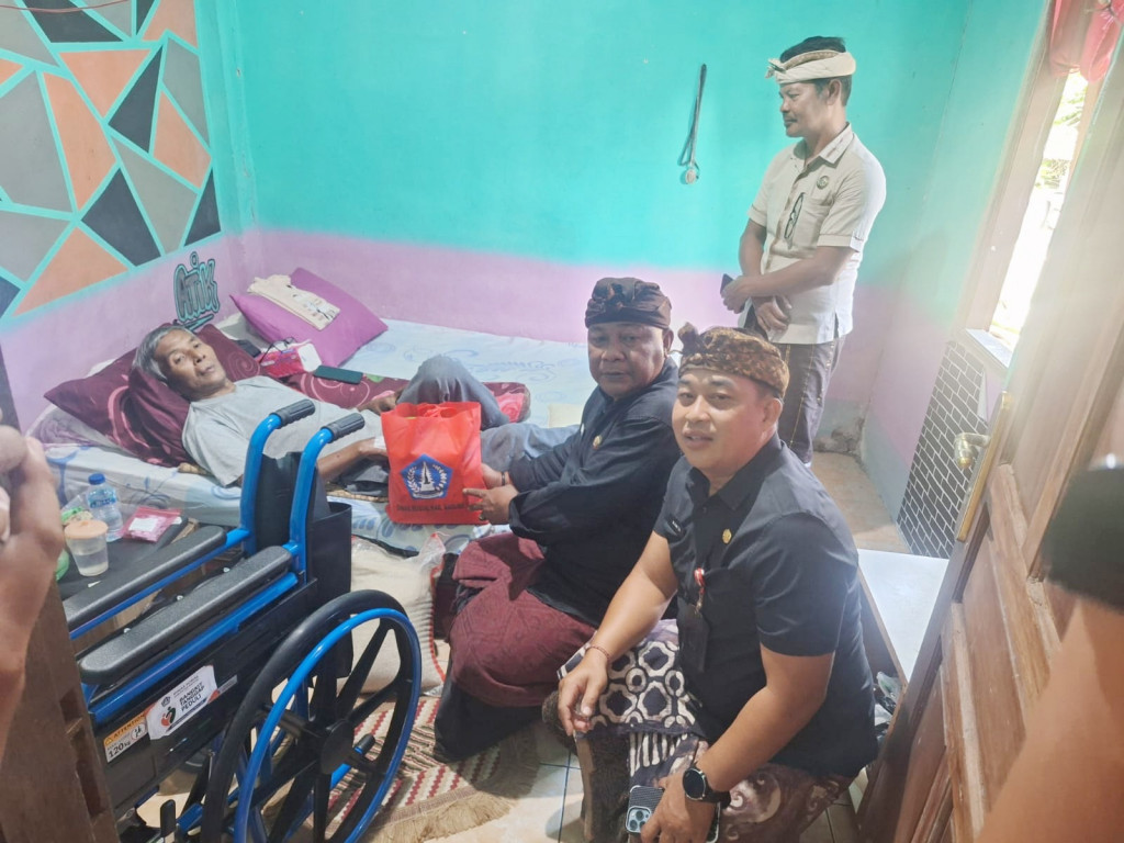 Penyerahan Kursi Roda Oleh Dinas Sosial Kabupaten Badung