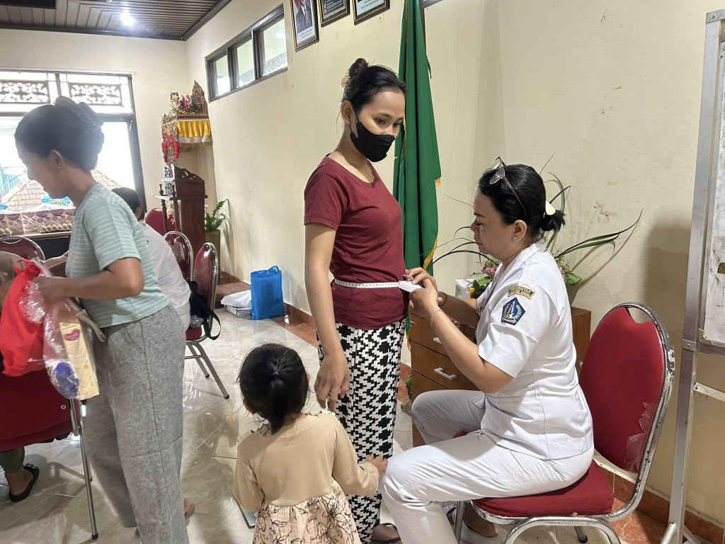 Kelas Kelompok Pendukung ASI yang dirangkaikan dengan pemantauan Gizi Kurang (GIKUR)