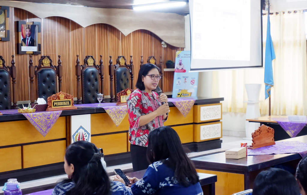 Pembinaan dan Sosialisasi Catin (Calon Pengantin) bagi STT se-Desa Mekar Bhuwana