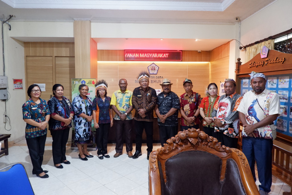 Kunjungan Kerja dari Wakil I DPRK Biak ke Desa Mekar Bhuwana