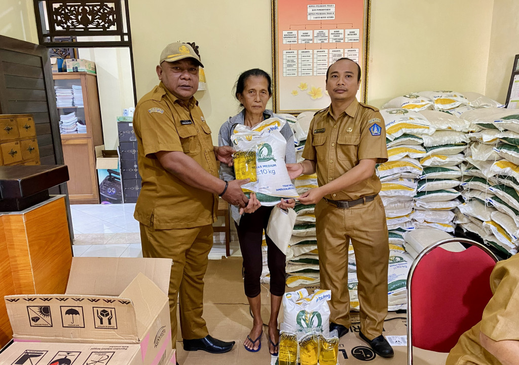 Penyaluran Bantuan Cadangan Pangan Pemerintah (CPP) di Desa Mekar Bhuwana