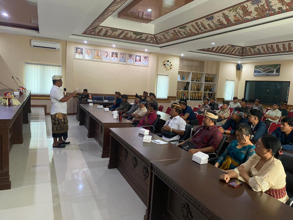 KEGIATAN PEMBINAAN PANCA YADNYA DI RUANG RAPAT SAHITYA HITA GOSANA KANTOR PERBEKEL DESA MENGWITANI