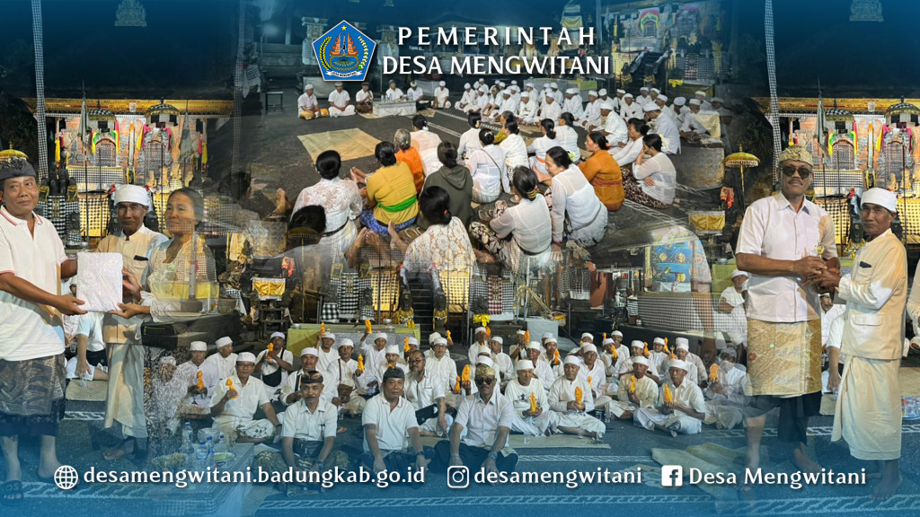 PERBEKEL MENGWITANI DAN KETUA BPD MENYERAHKAN GENTA & KWACA KE DANE JERO MANGKU SE DESA ADAT MENGWITANI