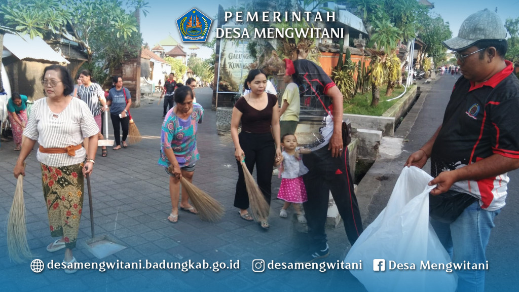 GOTONG ROYONG SEKALIGUS EDUKASI BAG KOMPOSTER LPM DESA MENGWITANI DI BR LODA PURA, MENGWITANI