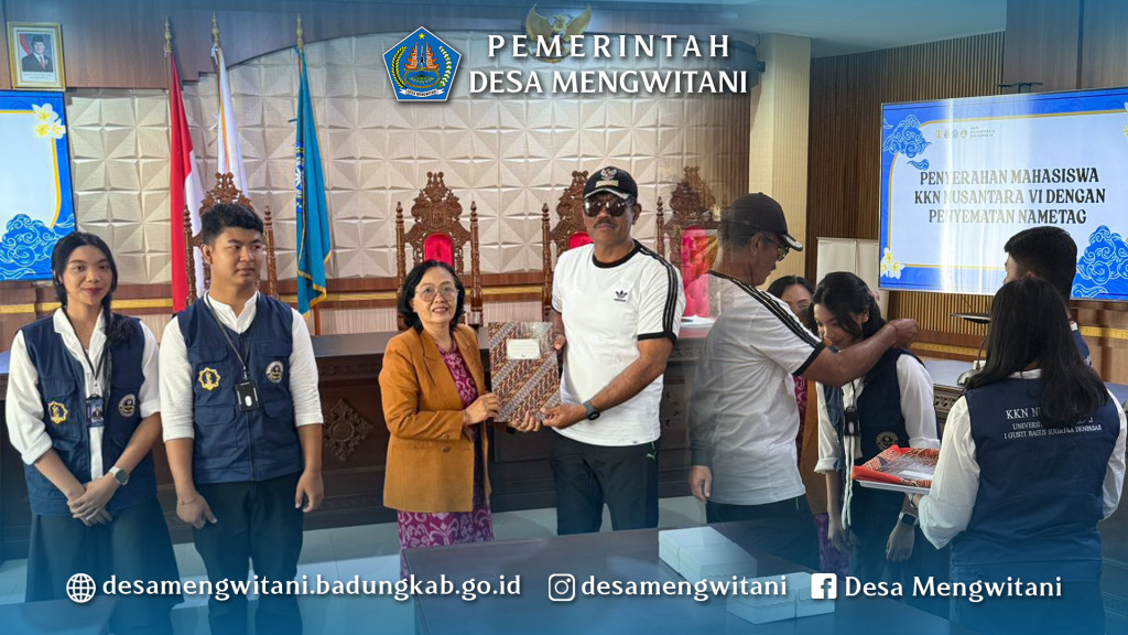 MAHASISWA UHN IGB SUGRIWA DENPASAR KKN DI DESA MENGWITANI