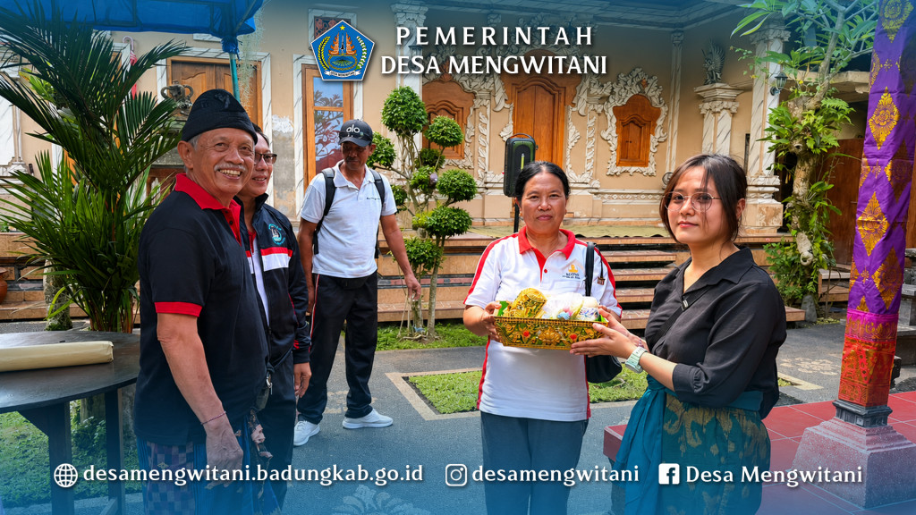 PERANGKAT DESA MENGWITANI MELAYAT DI BR. PENGADANGAN BERINGKIT, MENGWITANI